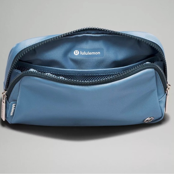 NWT Lululemon Large Everywhere Belt Bag 2L - Utility Blue/Submarine - Picture 6 of 6